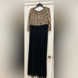 Jessica Howard black Formal gown, gold lace overlay bejeweled neckline Size 14